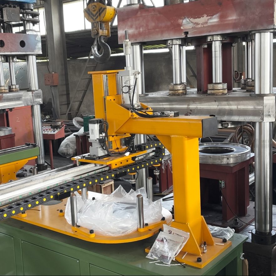 deep drawing hydraulic press with conveying sets